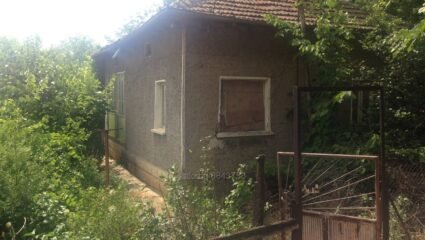 Къща с двор 2400 кв.м. в село Белица Тутракан Силистра Едноетажна ...