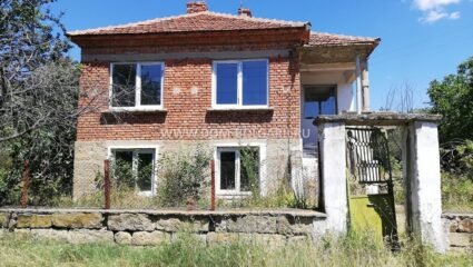 Нова по-ниска цена!!! Продава се двуетажна къща в село Черница ...