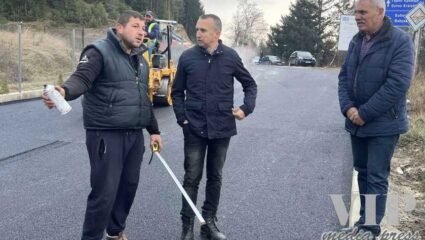 Кметът Радослав Ревански и Областния лидер на ДПС Ведат Хюсеин ...