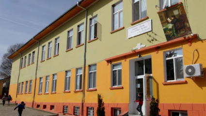 Основно училище - ОУ Д-р Петър Берон - Плъстина