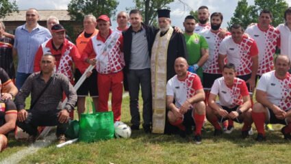 Отборът на ГЕРБ-СДС в област Кюстендил на зрелищен мач в село ...